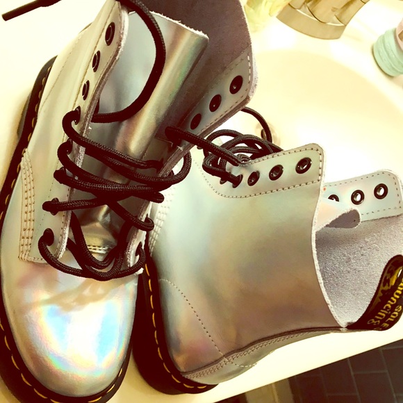 Dr. Martens Shoes - DR. MARTIN COMBAT BOOT
